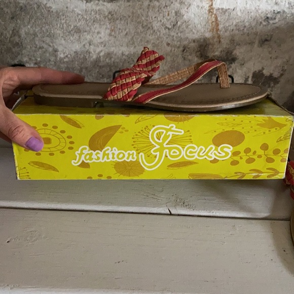 Cute woven style thong flip flops - Picture 4 of 4